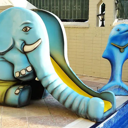 Blue Palace מרמריס